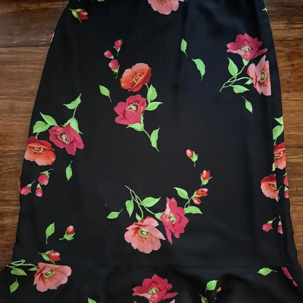 Units Women's Black and Red Skirt